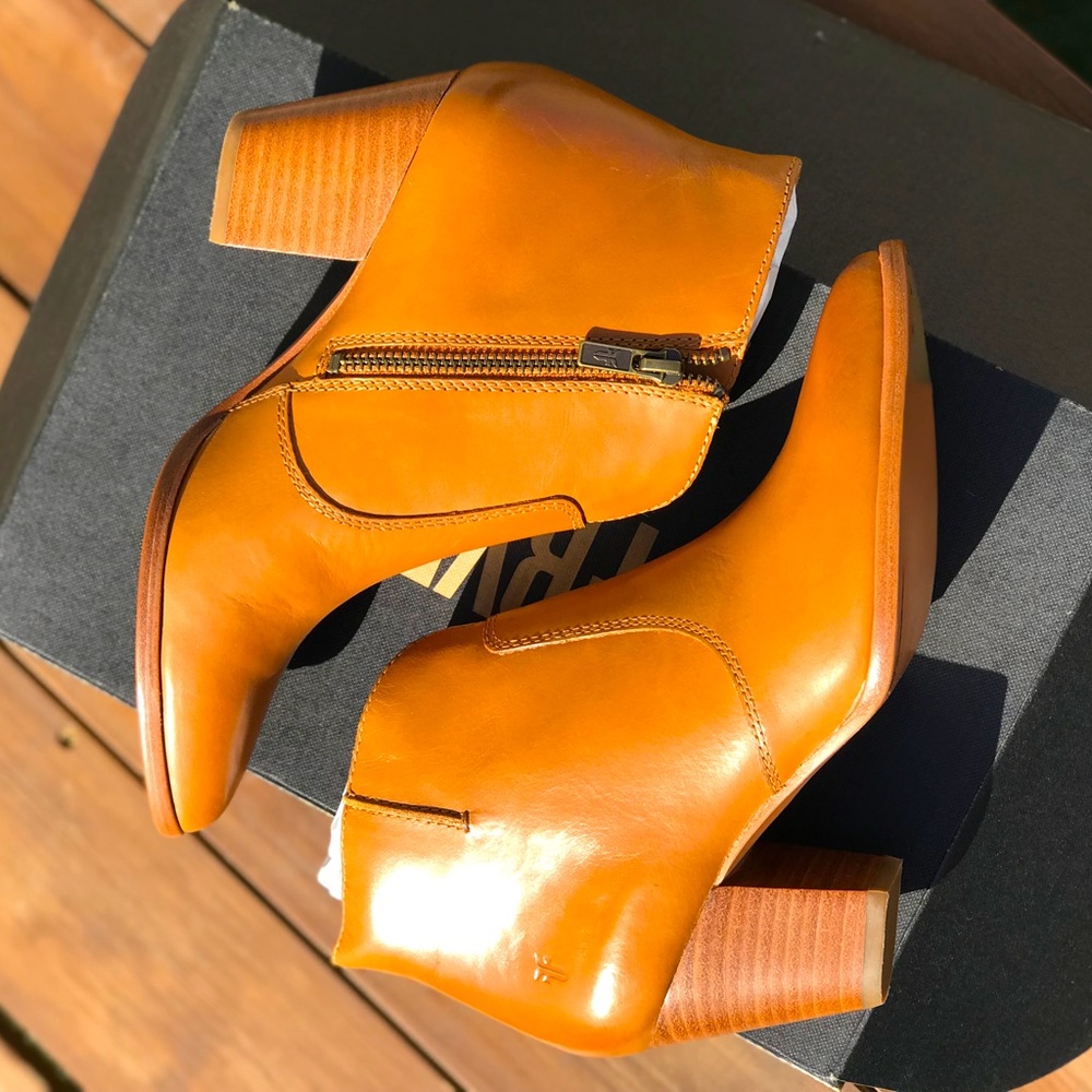 FRYE Jennifer Bootie